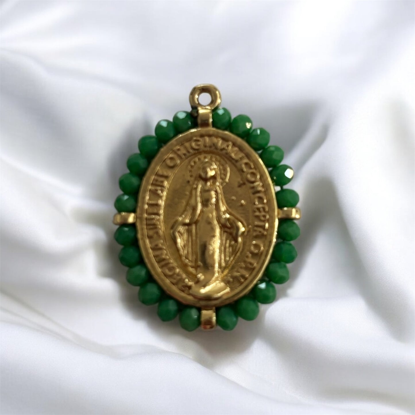 𝐠𝐫𝐞𝐞𝐧  𝐬𝐚𝐜𝐫𝐞𝐝 𝐩𝐞𝐚𝐫𝐥